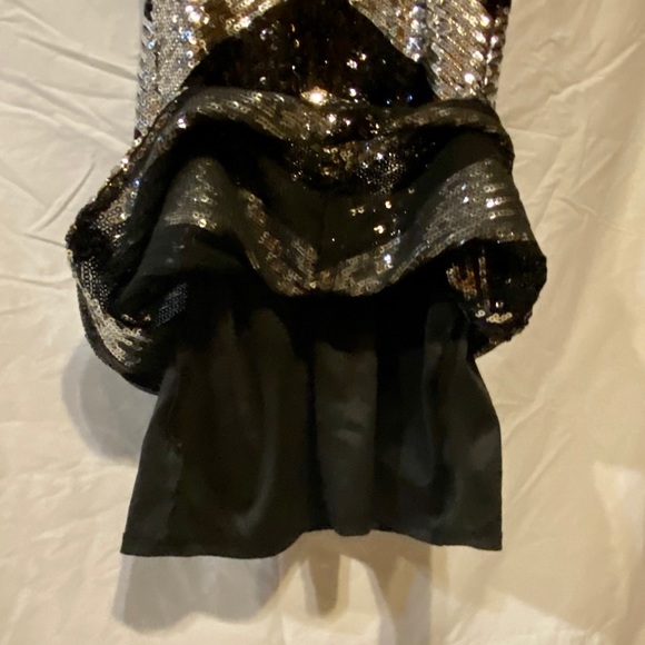 2/20 EUC Sequin Bodycon Stretchy Shiny Chevron Striped Mini Dress Sparkly NYE - Picture 9 of 12